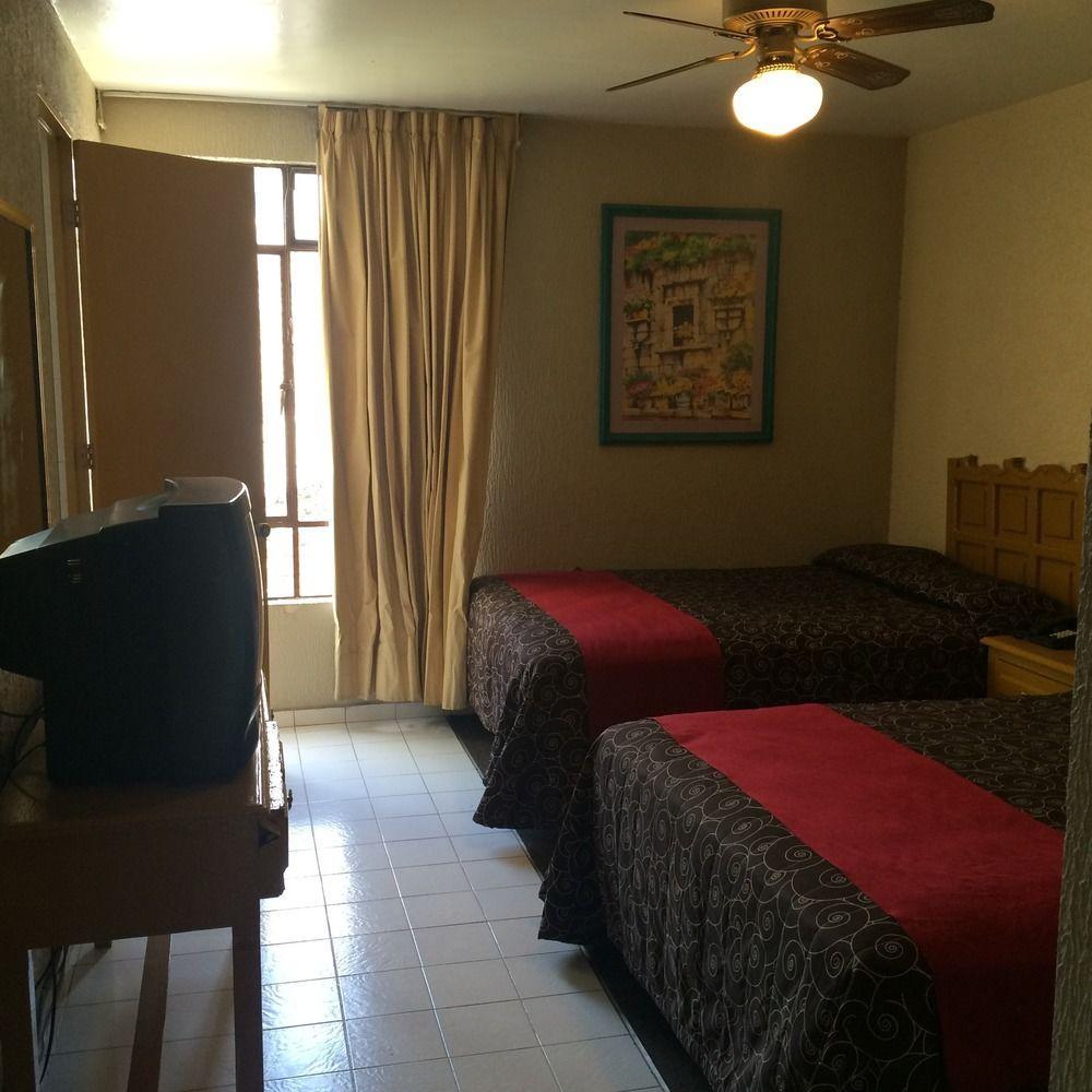 Hotel Colon Express Guadalajara Eksteriør billede